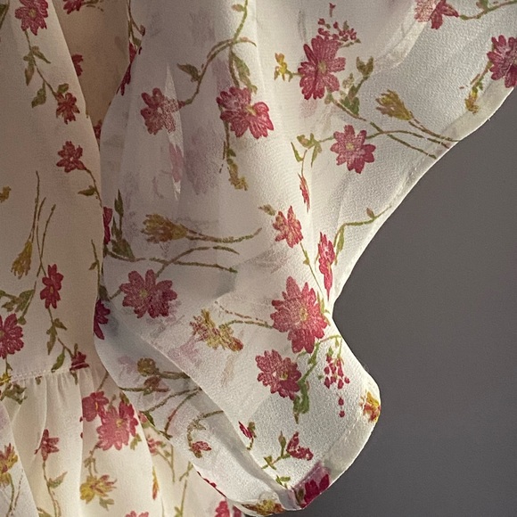 Women’s Medium Krazy Kat Bell Sleeve Floral Blouse - Picture 2 of 8